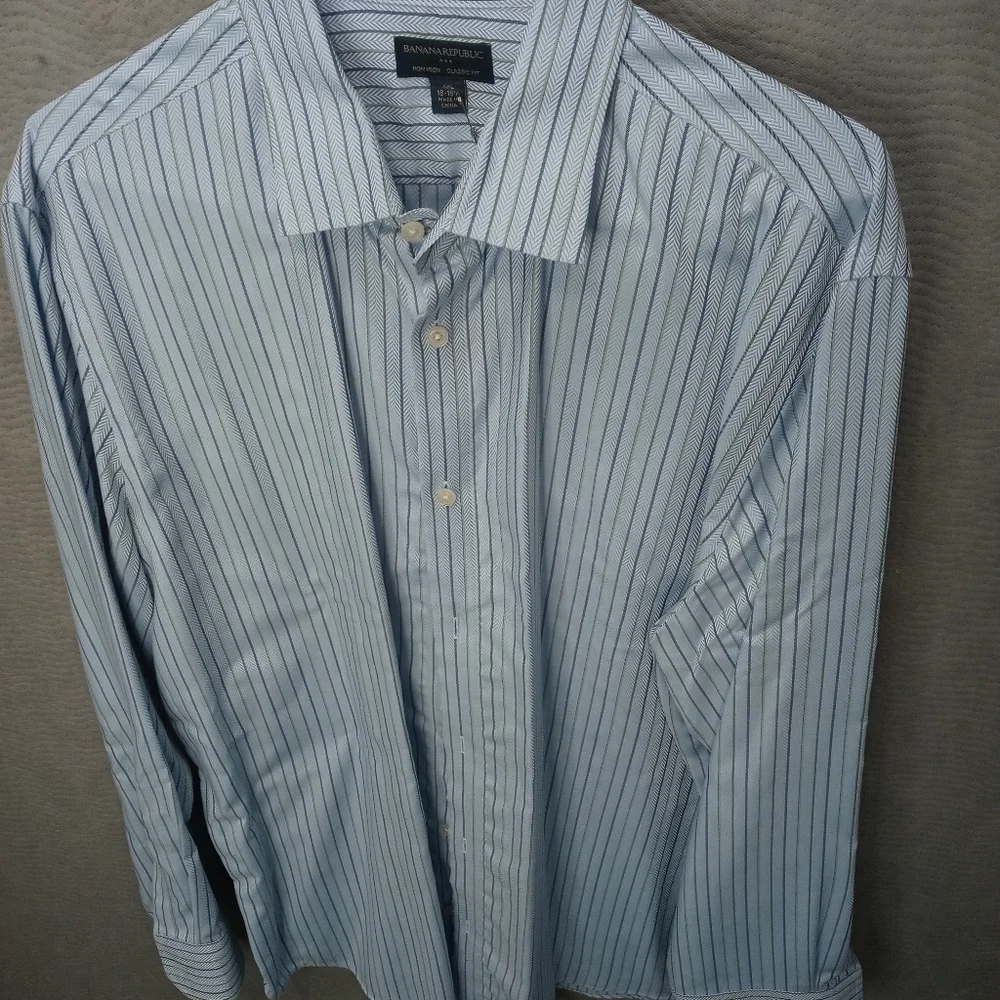 Banana Republic men's long sleeve button front cot